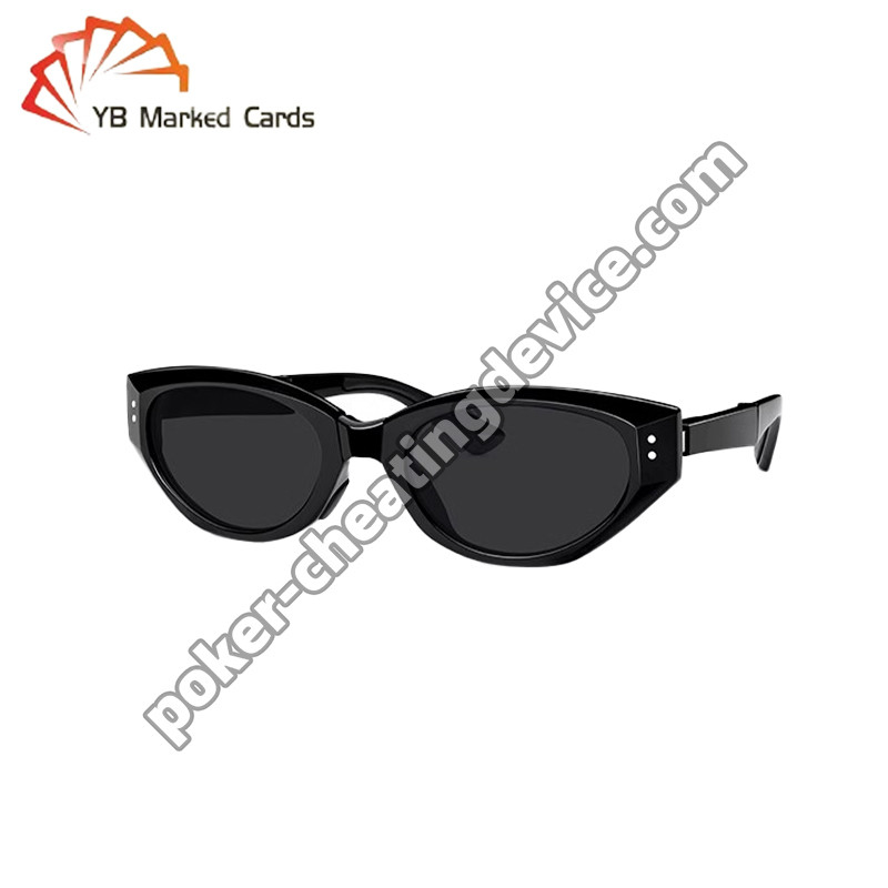 Kính nắng người chơi poker để phát hiện thẻ đánh dấu