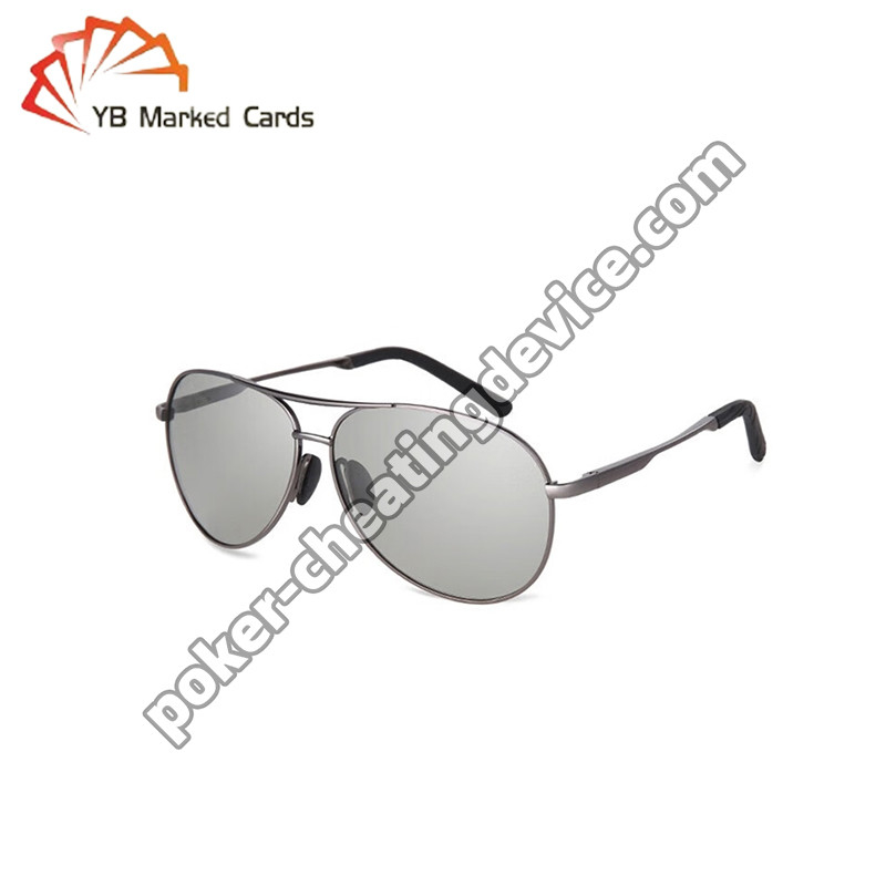 Kính nắng hồng ngoại để nhìn thấy thẻ đánh dấu mở khóa dấu ẩn trong trò chơi poker