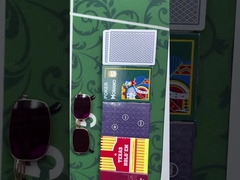 Kính tiếp xúc hồng ngoại để đánh dấu thẻ poker