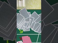 Xem kính chơi poker chuyên nghiệp để trình diễn bài poker đã được đánh dấu bí mật