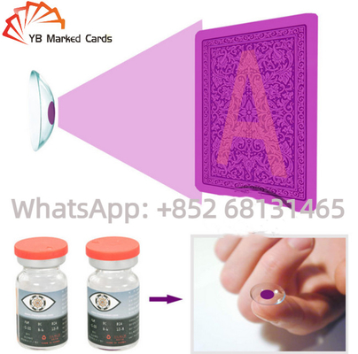 Kính tiếp xúc mực vô hình. Nhìn qua thẻ với công nghệ tia cực tím.
