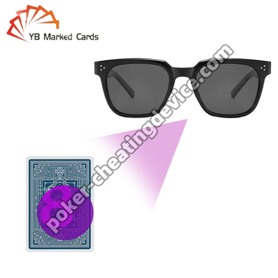 Những tấm thẻ được đánh dấu Kính nhìn qua các thẻ chơi và tiết lộ các dấu hiệu ẩn